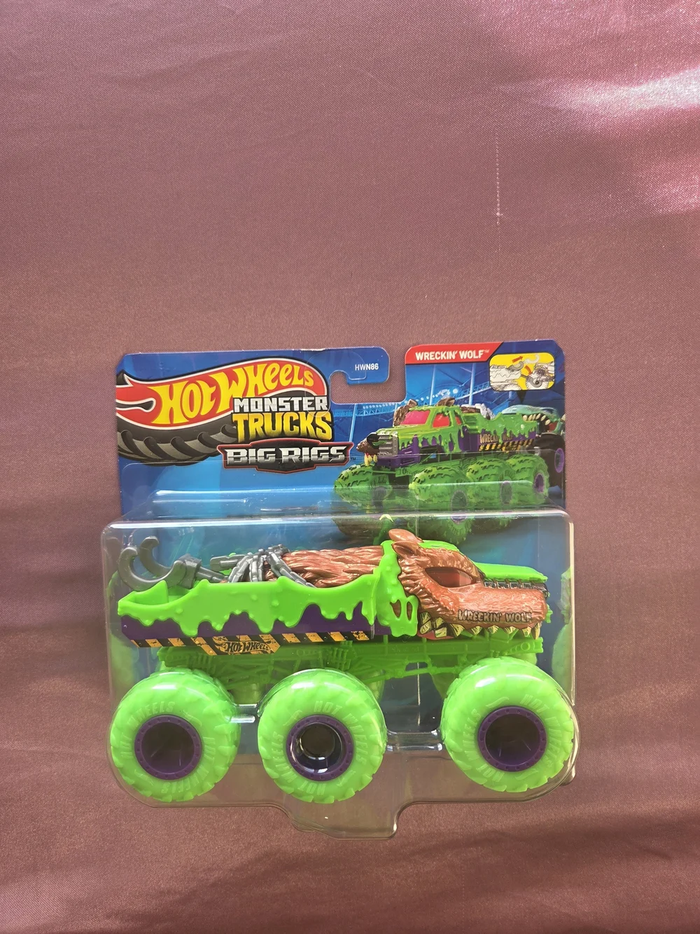 NWT Hot Wheels Monster Trucks Big Rigs Wreckin' Wolf - Toy Truck